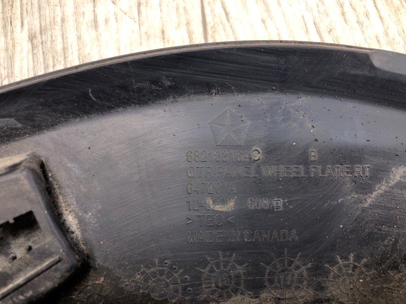 Накладка крыла (расширитель арки) задняя правая CHEROKEE 14- 2016 2.4 ED8 Накладка крыла (расширитель арки) задняя правая CHEROKEE 14- 2016 2.4 ED8