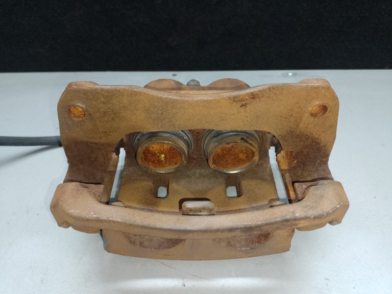 Суппорт тормозной передний правый ES300 ES330 01-06 2006 XV30 3.3 3MZFE