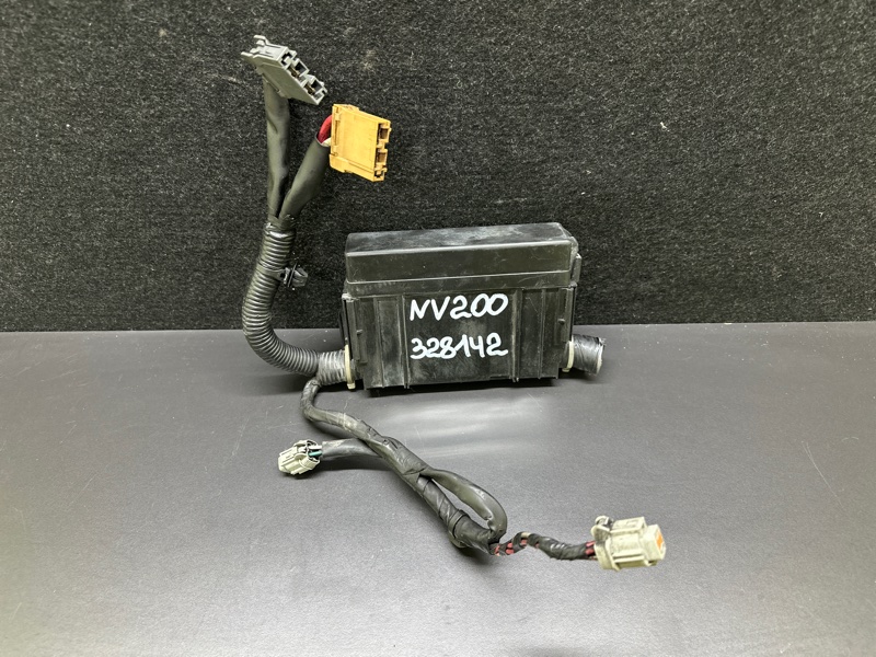 Блок предохранителей моторный отсек NV200 USA 13-