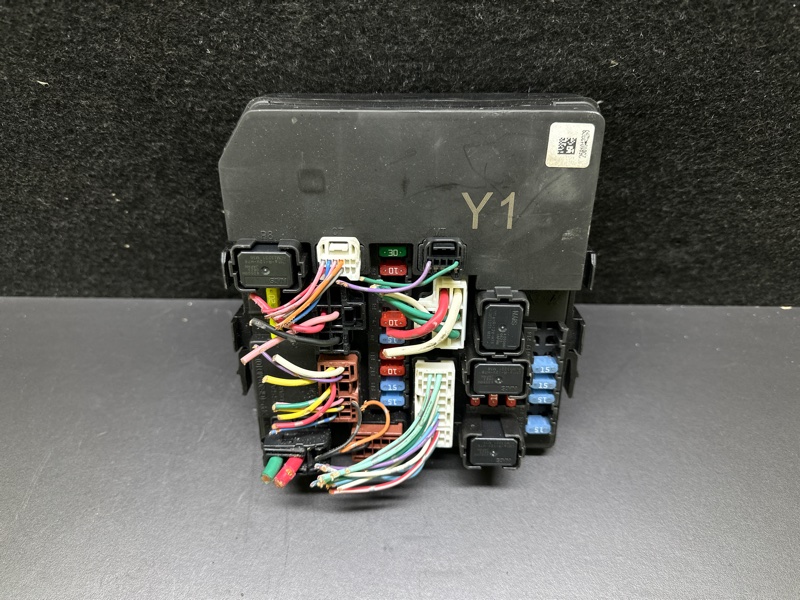 Блок предохранителей моторный отсек NV200 USA 13-