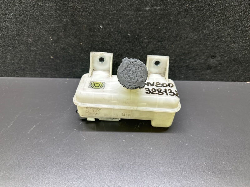 Бачок главного тормозного цилиндра NISSAN NV200 USA 13- 46090-3LM0A Б/У