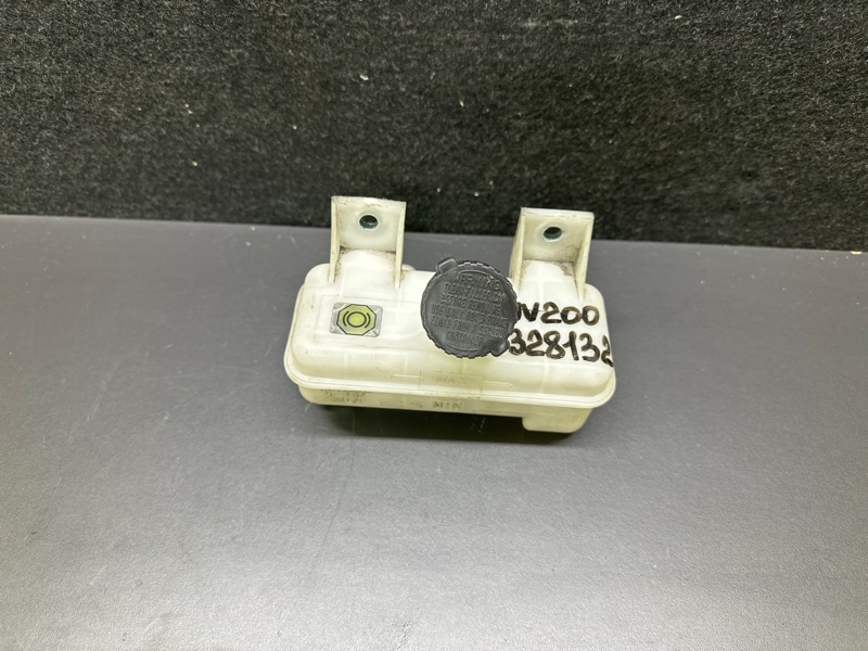 Бачок главного тормозного цилиндра NV200 USA 13-