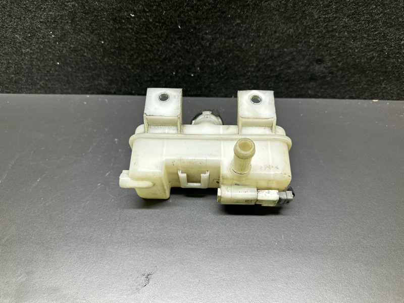 Бачок главного тормозного цилиндра NISSAN NV200 USA 13-