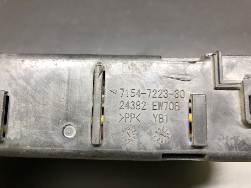 Блок предохранителей моторный отсек NV200 USA 13-