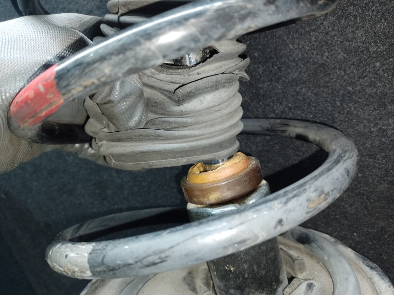 Амортизатор передний левый ES300 ES330 01-06 2006 XV30 3.3 3MZFE