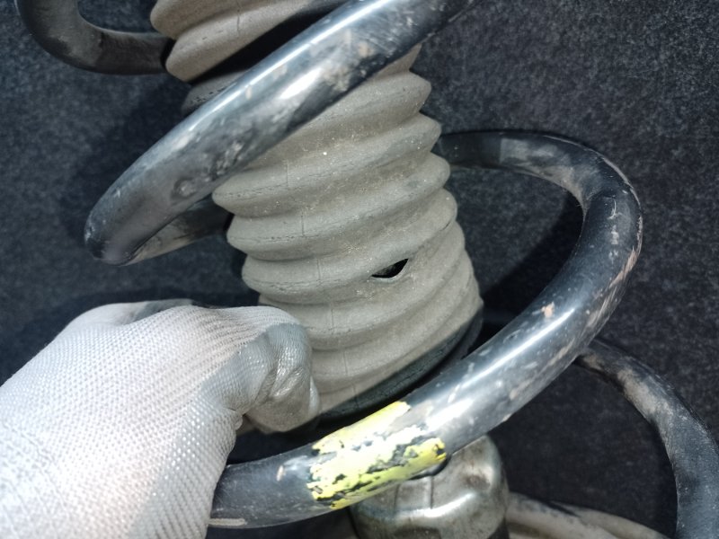 Амортизатор задний левый LEXUS ES300 ES330 01-06 XV30 3.3 3MZFE