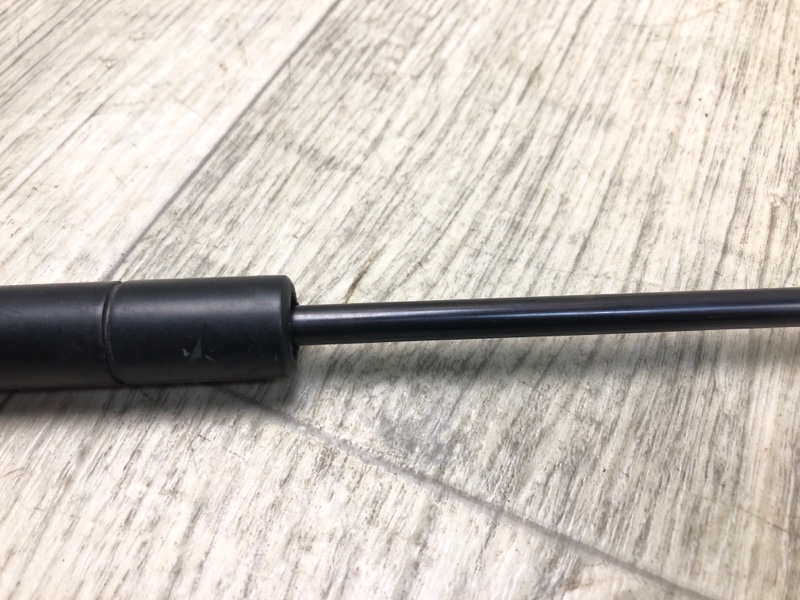 Амортизатор капота CHEROKEE 14- 2016 2.4 ED8