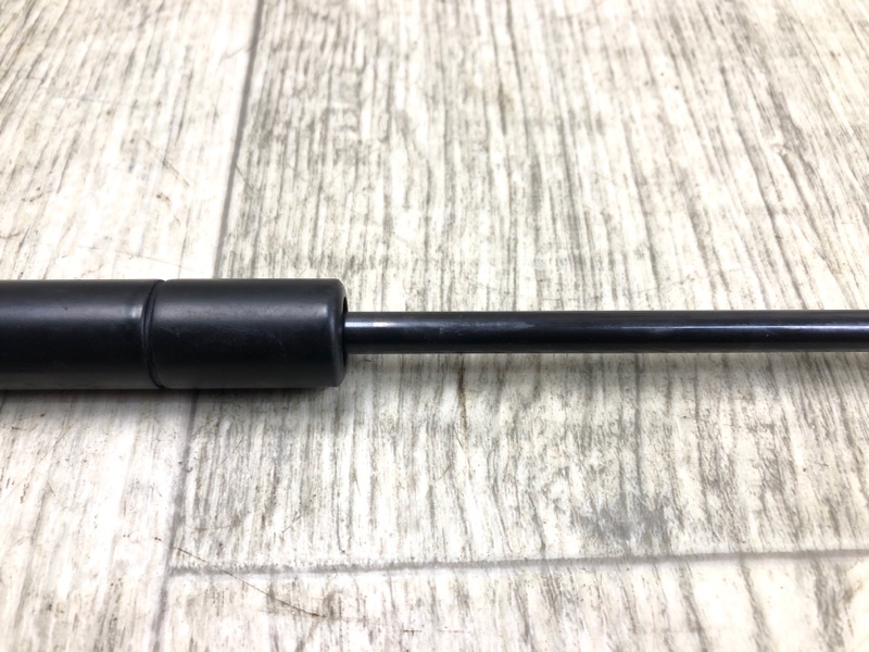 Амортизатор капота CHEROKEE 14- 2016 2.4 ED8