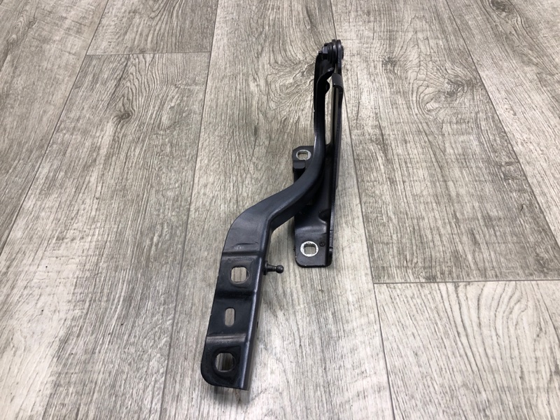 Петля капота левая JEEP CHEROKEE 14- 2.4 ED8 Петля капота левая JEEP CHEROKEE 14- 2.4 ED8