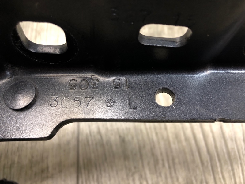 Петля капота левая CHEROKEE 14- 2016 2.4 ED8 Петля капота левая CHEROKEE 14- 2016 2.4 ED8