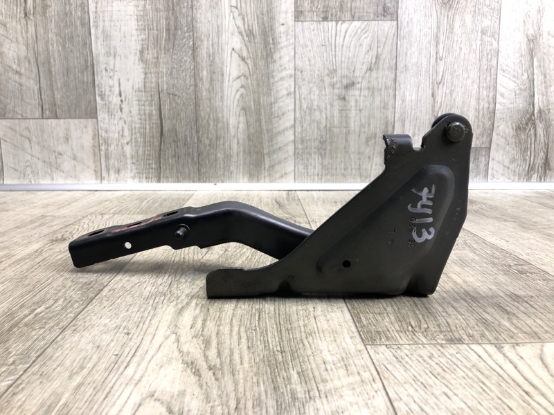 Петля капота левая CHEROKEE 14- 2016 2.4 ED8 Петля капота левая CHEROKEE 14- 2016 2.4 ED8