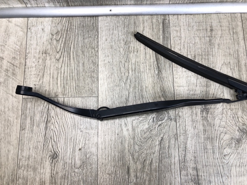 Поводок стеклоочистителя передний левый CHEROKEE 14- 2016 2.4 ED8