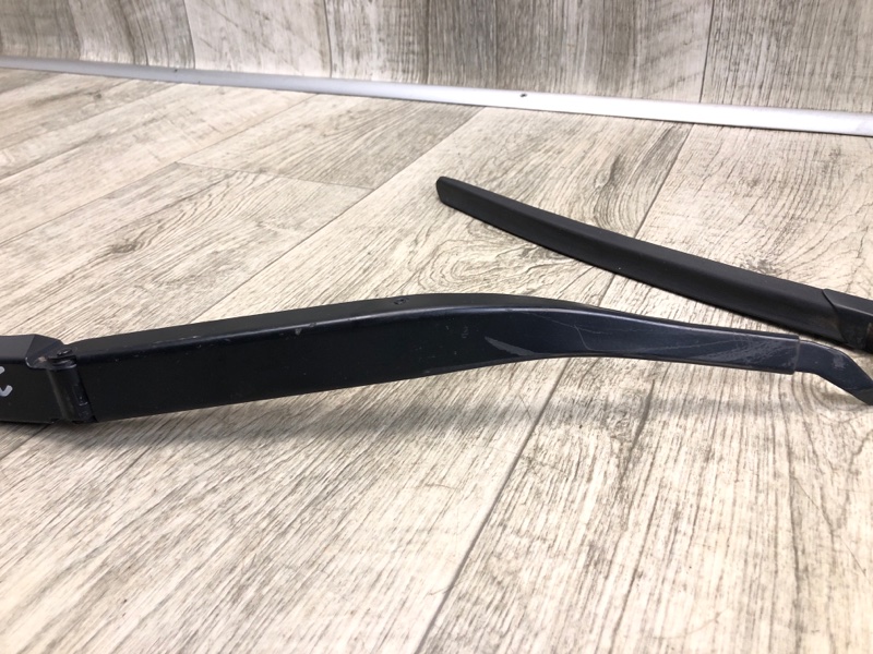 Поводок стеклоочистителя передний левый CHEROKEE 14- 2016 2.4 ED8