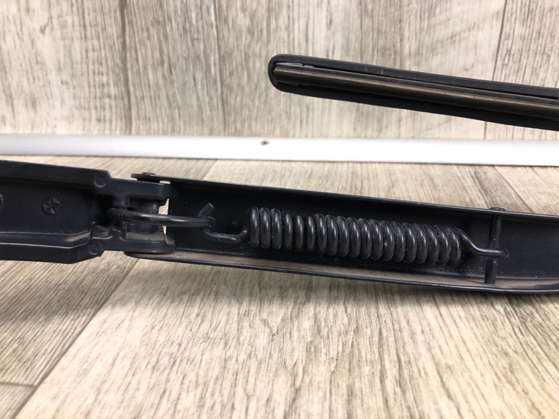 Поводок стеклоочистителя передний левый CHEROKEE 14- 2016 2.4 ED8