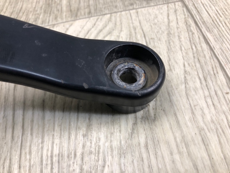 Поводок стеклоочистителя передний левый CHEROKEE 14- 2016 2.4 ED8