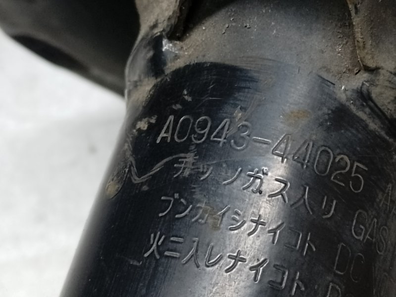 Амортизатор задний правый ES300 ES330 01-06 2006 XV30 3.3 3MZFE