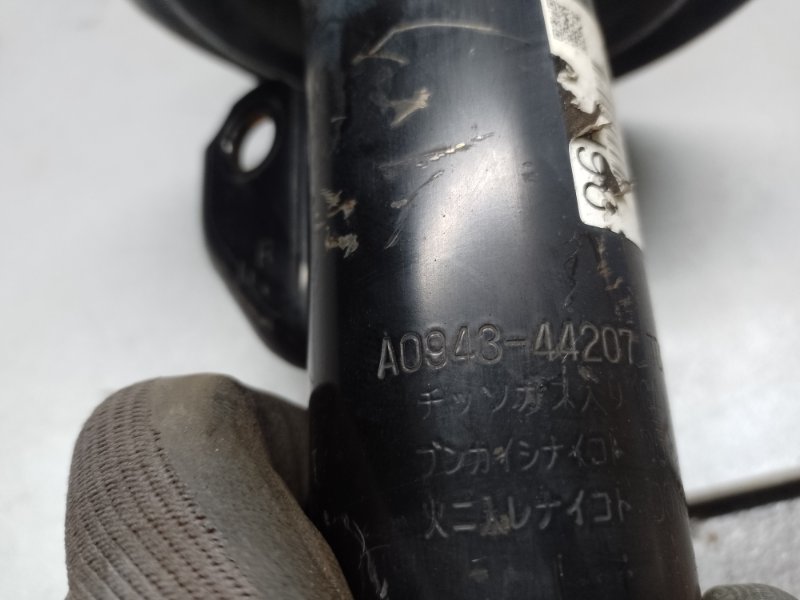 Амортизатор передний правый PRIUS C/AQUA 11-14 2013 NHP10L 1NZ-FXE 1.5L Амортизатор передний правый PRIUS C/AQUA 11-14 2013 NHP10L 1NZ-FXE 1.5L