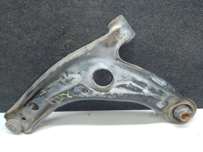 Рычаг передней подвески нижний правый PRIUS C/AQUA 11-14 2013 NHP10L 1NZ-FXE 1.5L Рычаг передней подвески нижний правый PRIUS C/AQUA 11-14 2013 NHP10L 1NZ-FXE 1.5L