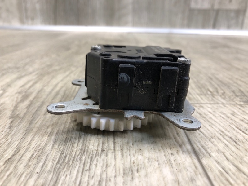 Моторчик заслонки печки RAV4 13-19 2016 2.5 2ARFE Моторчик заслонки печки RAV4 13-19 2016 2.5 2ARFE