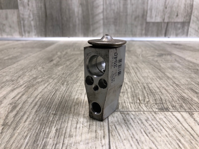 Запчасть клапан кондиционера TOYOTA RAV4 13-19 2016 2.5 2ARFE 8851530780 Б/У Клапан кондиционера TOYOTA RAV4 13-19 2016 2.5 2ARFE 8851530780 Б/У