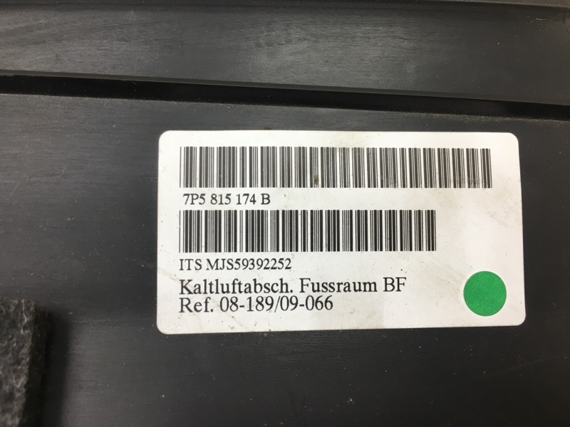 Накладка торпедо правая PORSCHE CAYENNE 10-18 4.8L