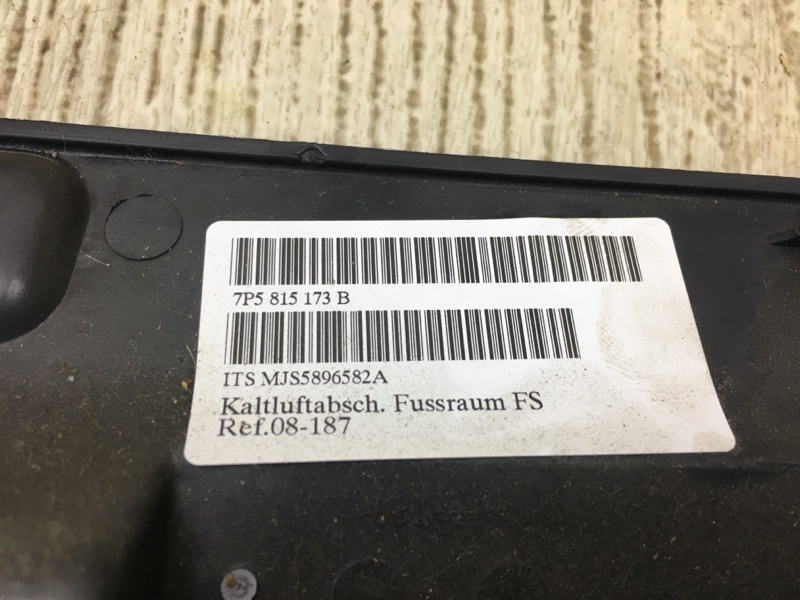 Накладка торпедо левая PORSCHE CAYENNE 10-18 4.8L