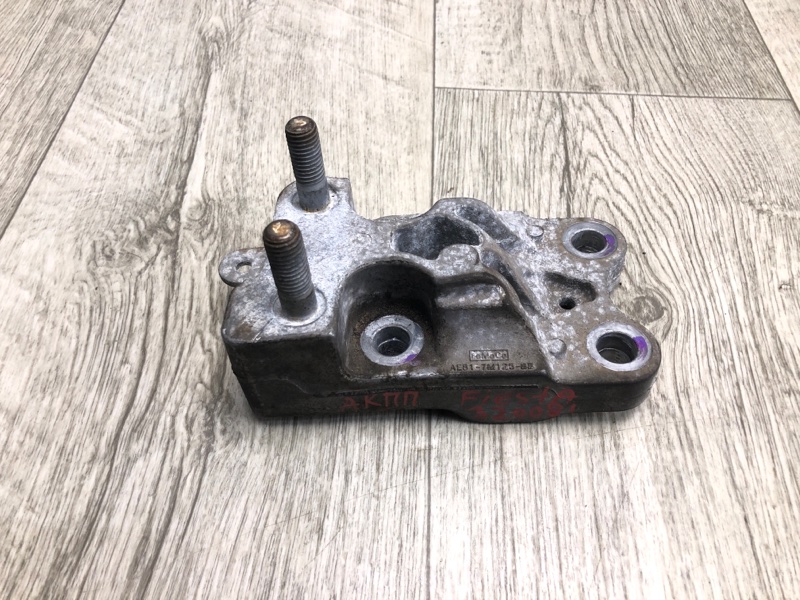 Кронштейн КПП FORD FIESTA 08-17 AE8Z-7M125-B Б/У