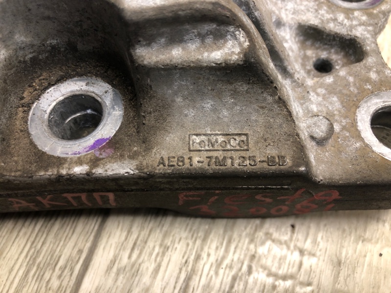 Кронштейн КПП FIESTA 08-17