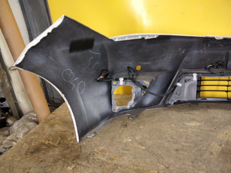 Бампер передний COROLLA E170 13-19 Бампер передний COROLLA E170 13-19