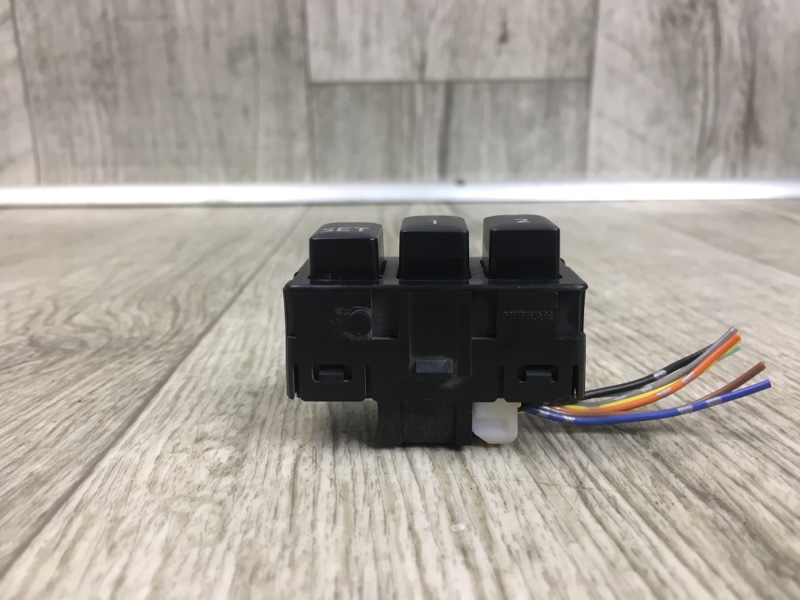 Блок кнопок памяти сидений INFINITI FX/QX70 S51 08-17 5.0 VK50VE Блок кнопок памяти сидений INFINITI FX/QX70 S51 08-17 5.0 VK50VE