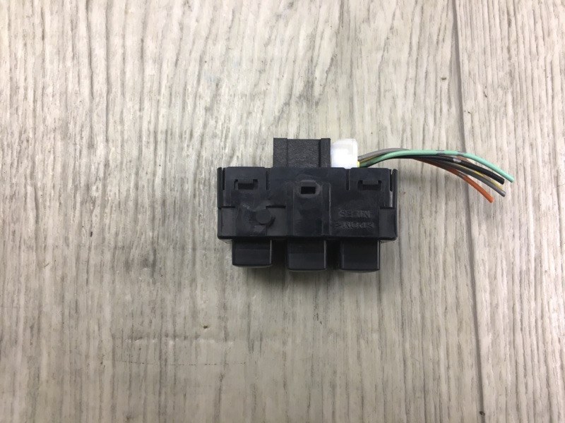 Блок кнопок памяти сидений FX/QX70 S51 08-17 2008 5.0 VK50VE Блок кнопок памяти сидений FX/QX70 S51 08-17 2008 5.0 VK50VE