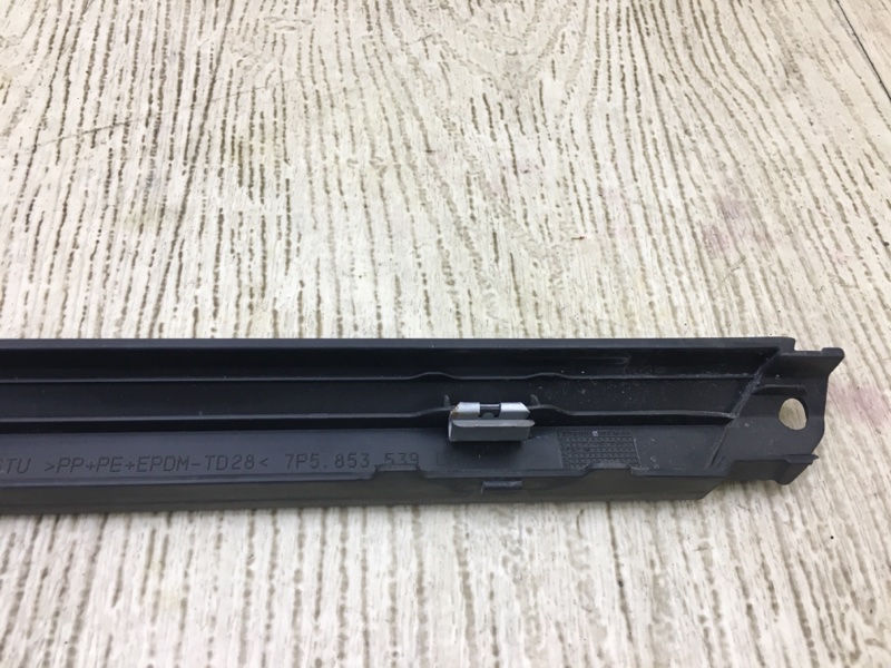 Накладка порога внутрення задняя левая CAYENNE 10-18 2011 4.8L Накладка порога внутрення задняя левая CAYENNE 10-18 2011 4.8L