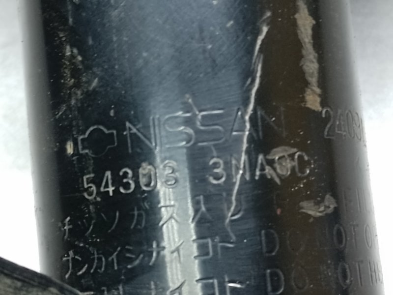 Амортизатор передний левый NISSAN LEAF 10-17