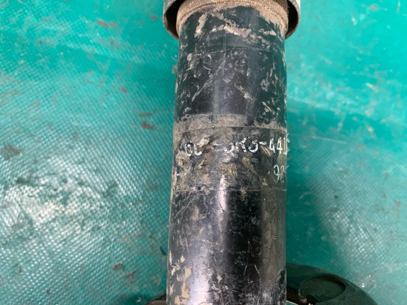 Амортизатор передний правый CIVIC EG 91-95