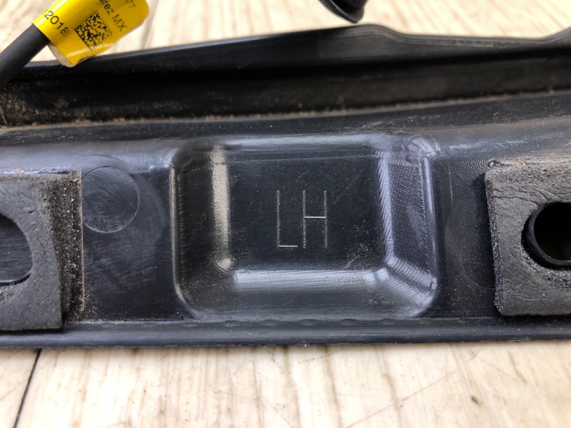 Датчик открытия багажника левый ESCAPE 19 -