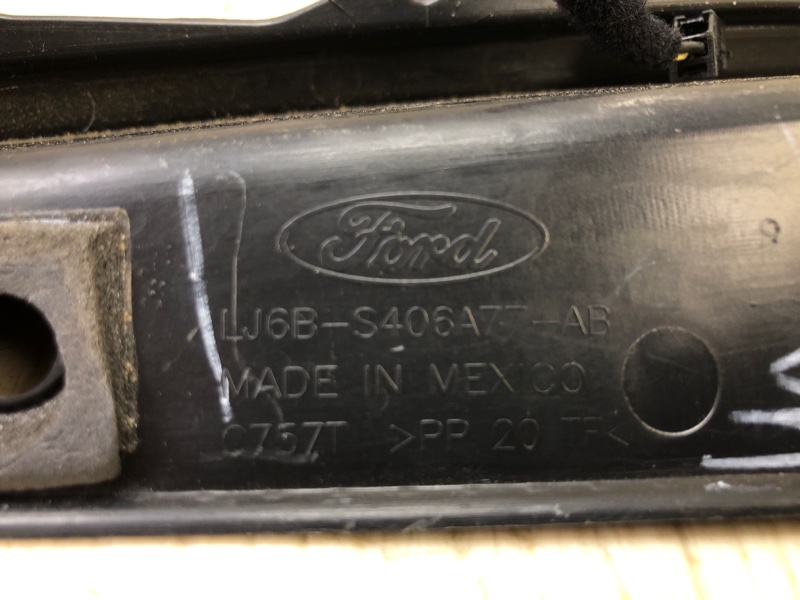 Датчик открытия багажника левый ESCAPE 19 -