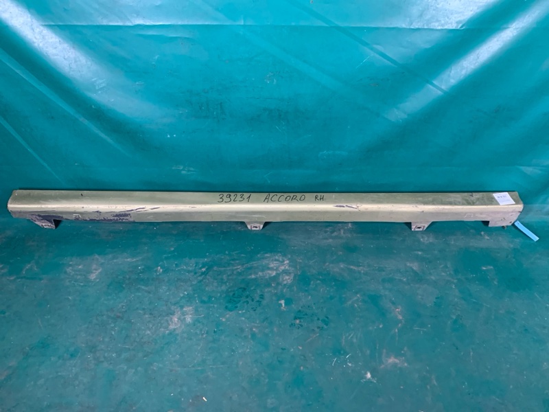 Накладка порога наружная правая HONDA ACCORD CG 97-02 Б/У