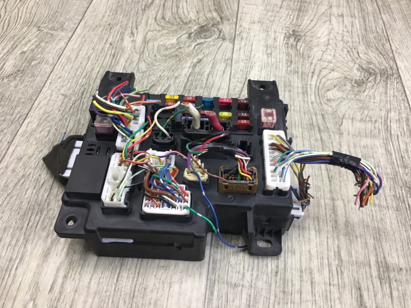 Блок предохранителей салон MITSUBISHI OUTLANDER XL 05-13 Внедорожник 3.0
