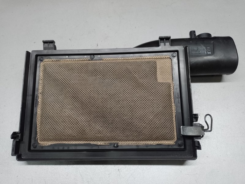 Крышка корпуса воздушного фильтра левая LS460 06-12 2007 XF40 4.6 1UR-FSE