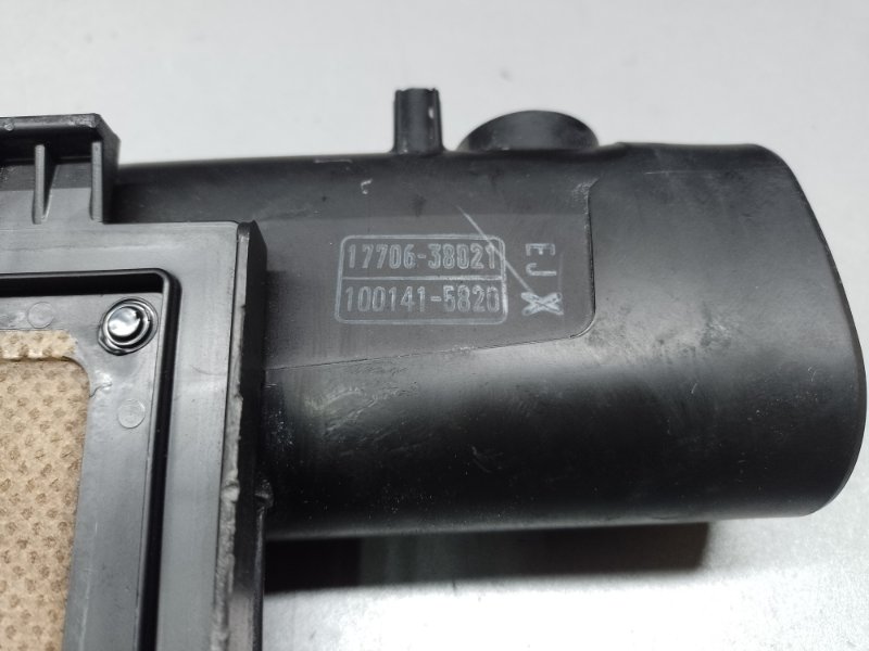 Крышка корпуса воздушного фильтра левая LEXUS LS460 06-12 XF40 4.6 1UR-FSE