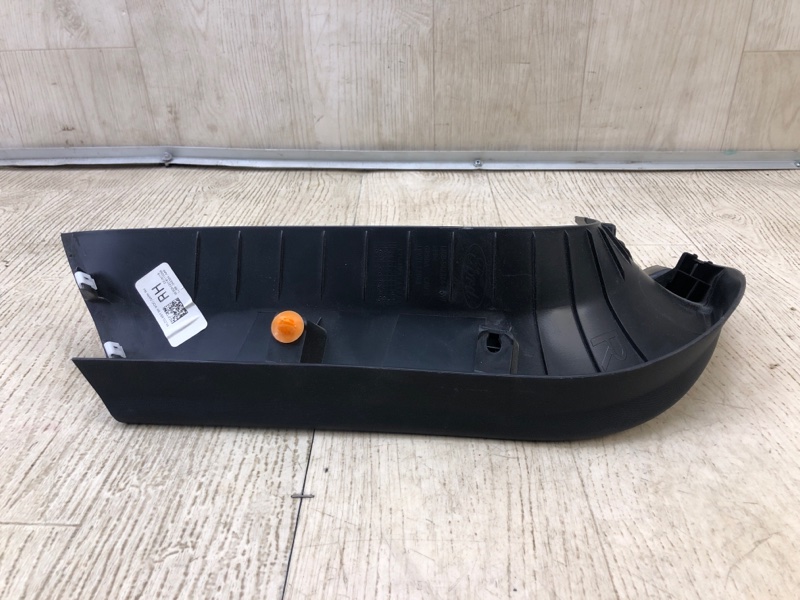 Обшивка крышки багажника правая ESCAPE 19 -