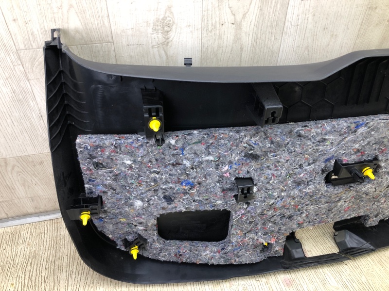 Обшивка крышки багажника ESCAPE 19 -