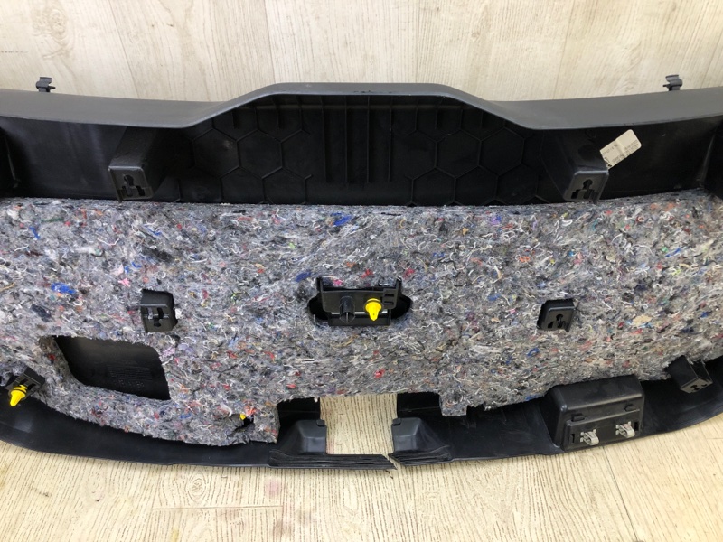 Обшивка крышки багажника ESCAPE 19 -