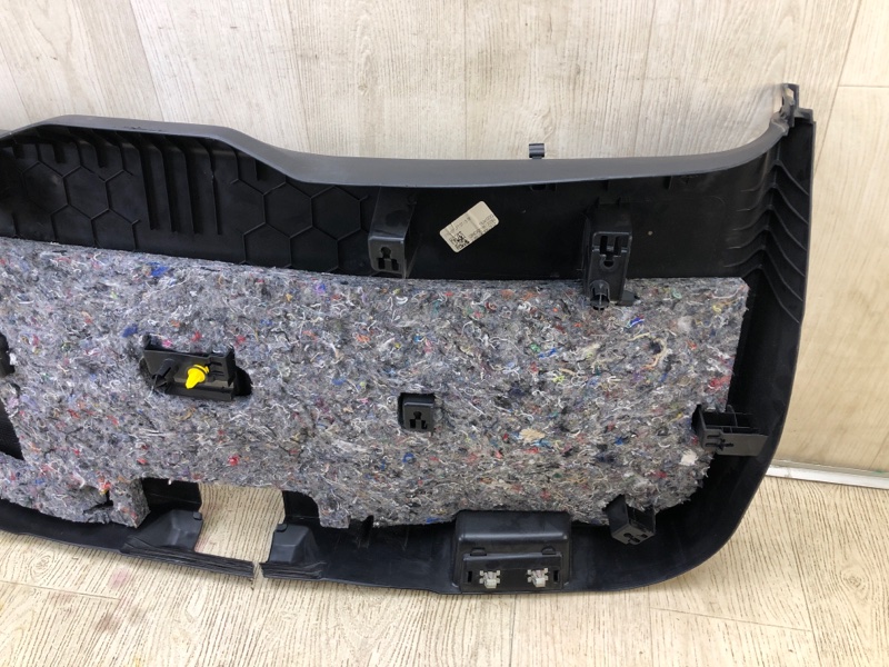 Обшивка крышки багажника ESCAPE 19 -