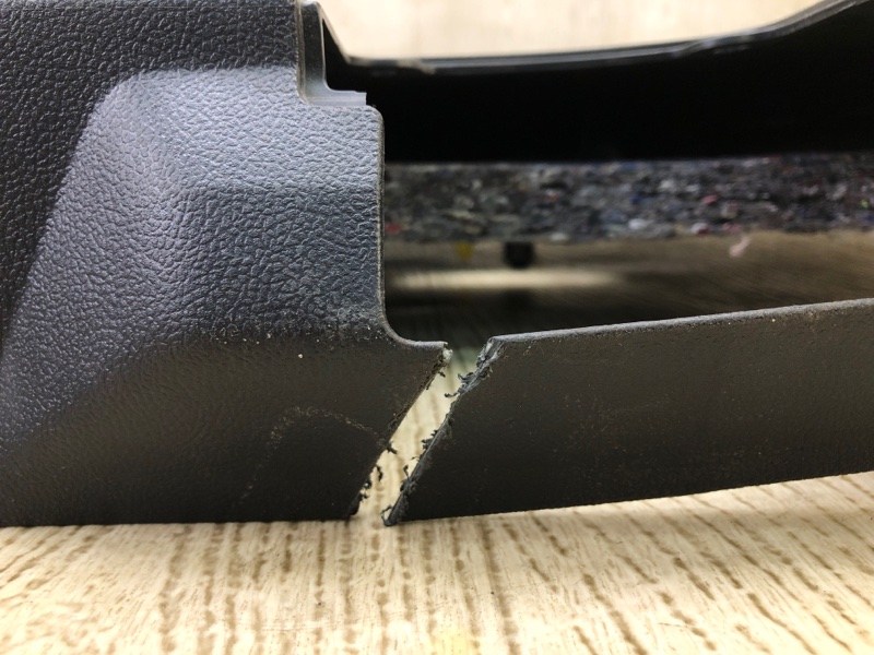 Обшивка крышки багажника ESCAPE 19 -