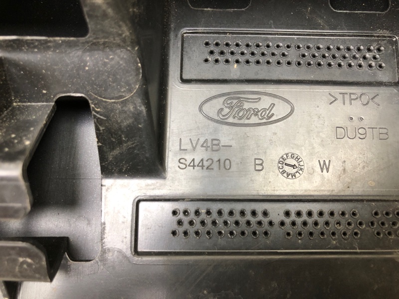 Спойлер крышки багажника ESCAPE 19 -