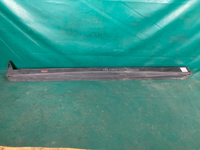 Накладка порога наружная левая MITSUBISHI GALANT 93-97 MR214153 Б/У