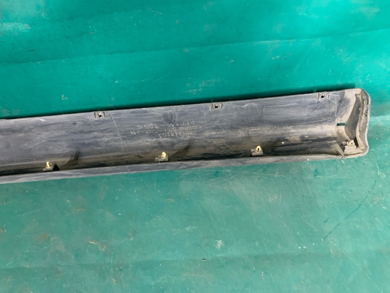 Накладка порога наружная левая GALANT 93-97