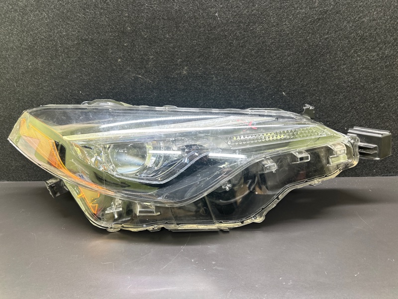 Фара правая TOYOTA COROLLA E170 13-19 81110-02M70 Б/У