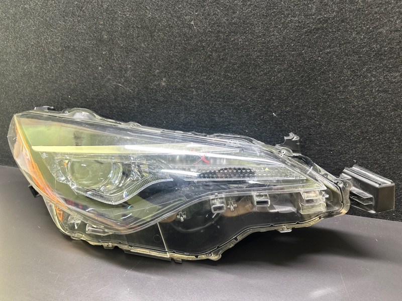 Фара правая TOYOTA COROLLA E170 13-19